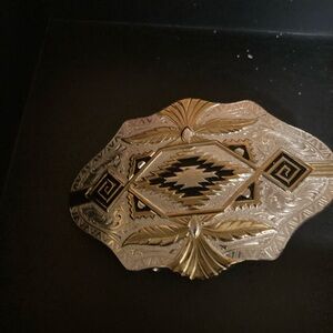 Womens Montana Silversmith belt buckle. Vintage! Great condition!